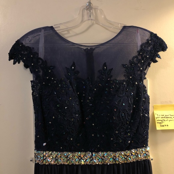 Formal Dress - Picture 3 of 8